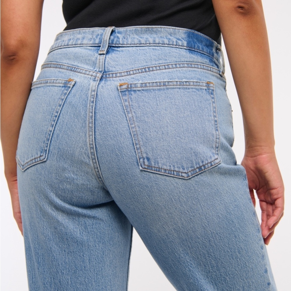 A&F Curve Love Mid-Rise Straight - Picture 3 of 6